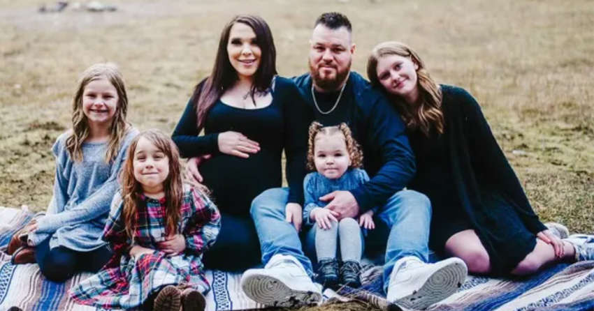<who>Photo Credit: GoFundMe</who>Tori Meade while pregnant with her youngest child.