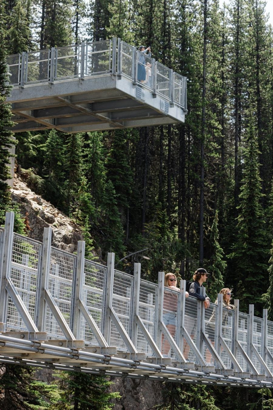 </who>Another look at the viewing platform and suspension bridge.
